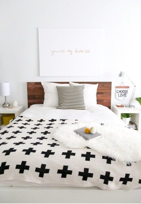 Decoración en tu habitación con láminas de madera: ¿Te renovar tu cama de ikea?