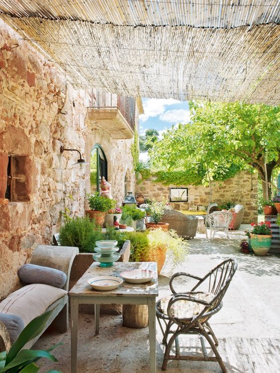 Casa costa mediterranea con patio