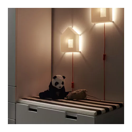 Lámpara pared habitación bebé Ikea