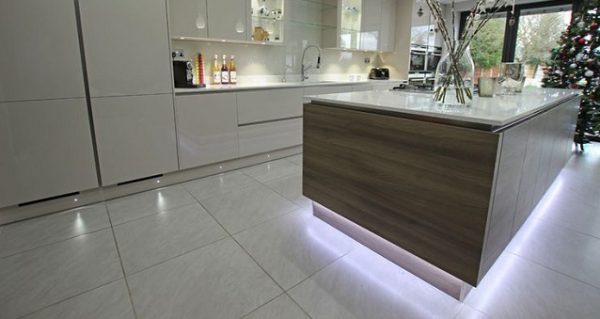 8 Ideas para decorar una cocina con tiras de LED - Tu casa Bonita