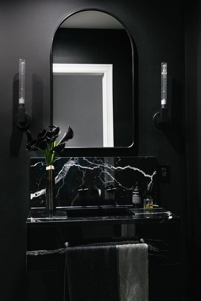 Tendencias decoración 2019 color negro baño