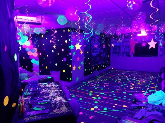 Artículos luminosos para decorar tu fiesta en casa