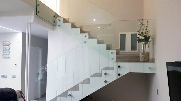 Barandillas de Cristal para las Escaleras de Casa: Seguridad y Diseño
