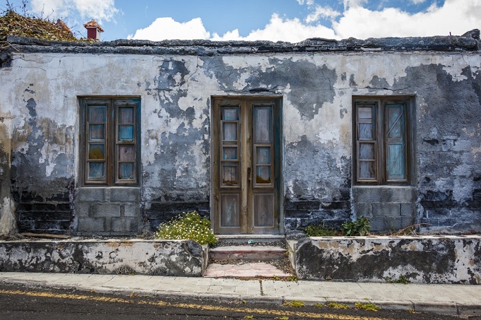 Claves para reformar una casa antigua: puertas y ventanas