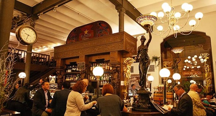 Café Versalles en Sant Andreu