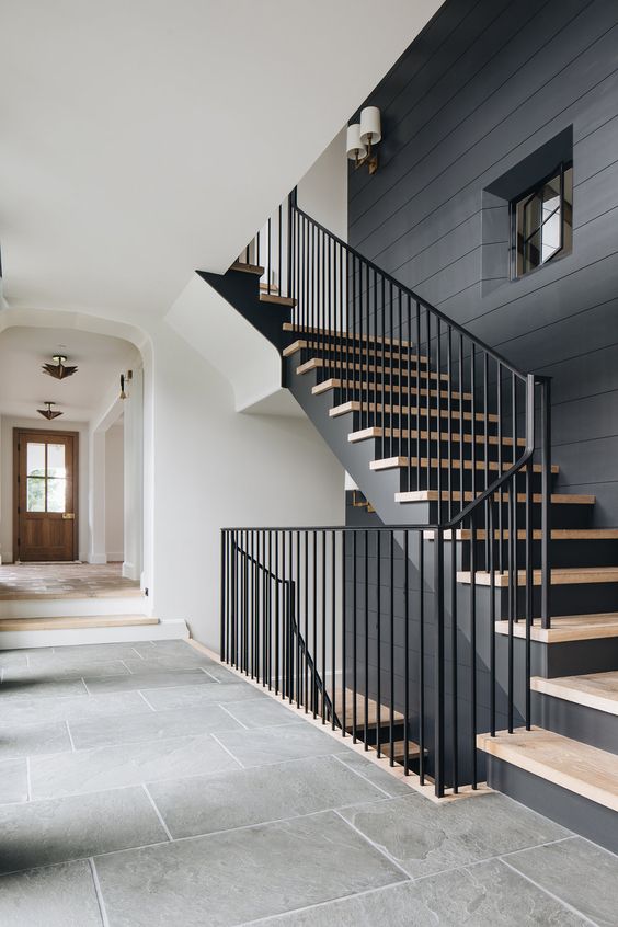 Escaleras negras modernas